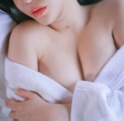 미유  가슴골 샤워 가운으로 가린몸