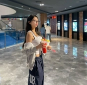 치어리더 이진 가슴 봉긋 영화관 사복 민소매