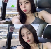 치어리더 하지원 가슴골 차안에서 회색  끈나시