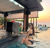 치어리더 이진 허리라인 살아있는 블랙 비키니 몸매