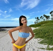 치어리더 원민주 허리라인 해변에서 튜브탑 비키니 슬랜더