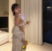 치어리더 이진 옆슴 삐져나온 호텔방 란제리 느낌 비키니