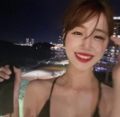 치어리더 김도아 가슴골 비율 좋은 수영복 몸매