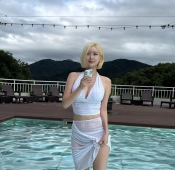 치어리더 서현숙 가슴골 인스타 홀터넥 수영복