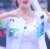 치어리더 정희정 야꼽  단추푼 유니폼 흰 크롭탑