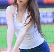 치어리더 박선주 가슴 봉긋  흰나시 블랙 브라