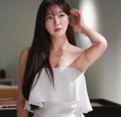 치어리더 안지현 야드랑이 화이트 오프솔더 드레스 가슴골