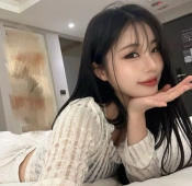 치어리더 유세빈 가슴 침대위 블랙 스포츠 브라가 비치는 시스루