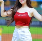 치어리더 김도아 야벅지 빨간 나시 타이트한 흰반바지