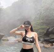 치어리더 김나연 가슴골 노천단 브라탑 몸매