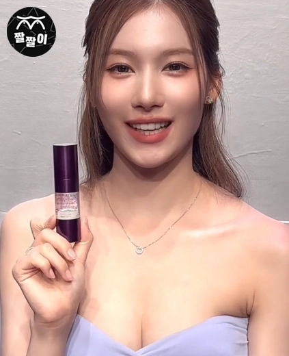 트와이스 사나 과감한 오프숄더 미드 노출