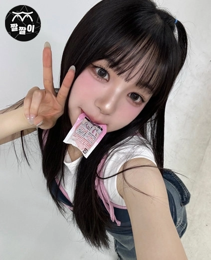 트리플에스 채원 상의 풀어헤쳐서 미드 노출