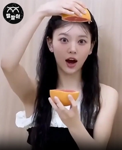 아일릿 모카 귀여운 오프숄더
