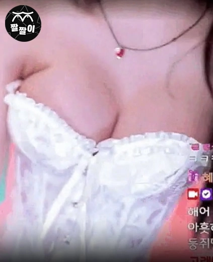 QWER 마젠타 야무지게 모아준 우유통