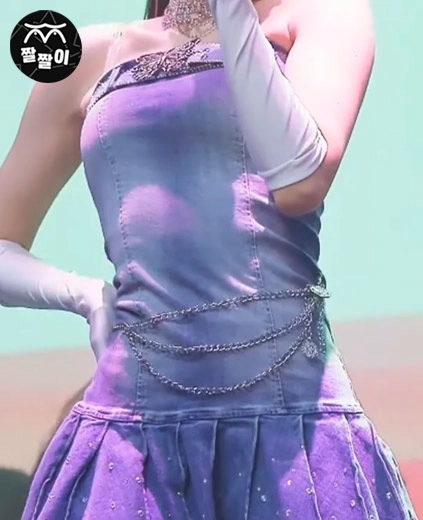 하이키 리이나 슬랜더 몸매 제대로 어필하는 데님 원피스