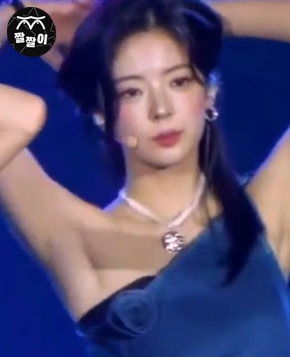 야드랑이 오픈 페로몬 뿜뿜 있지 리아