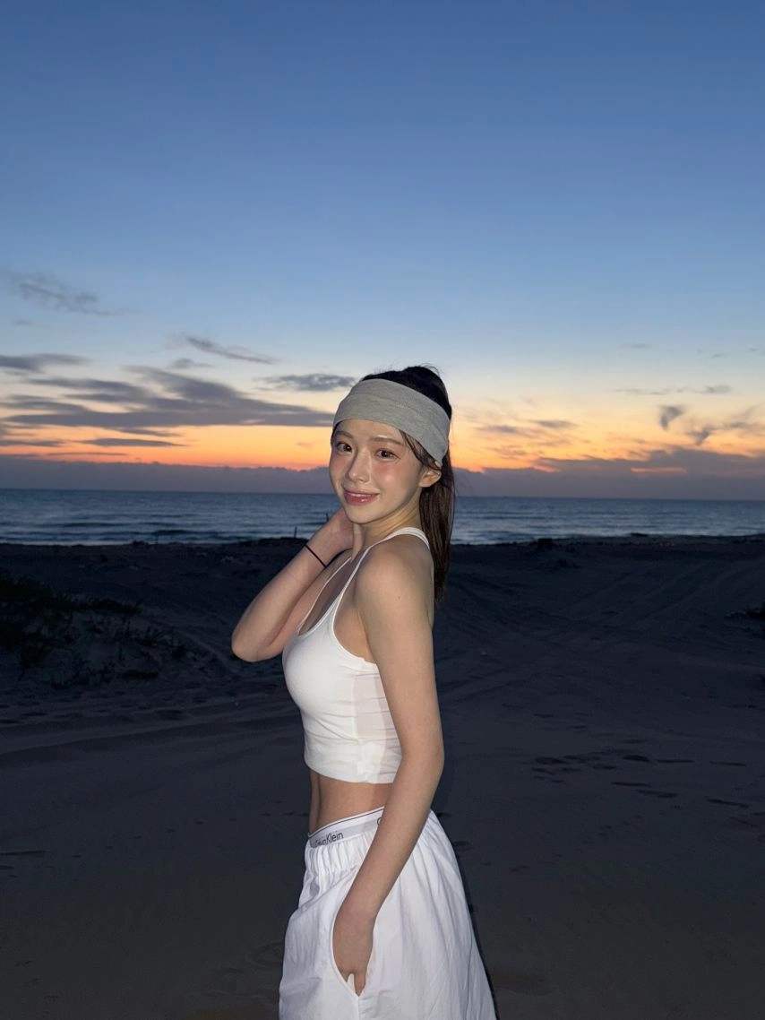 치어리더 김나연 가슴 끈나시 CK 팬티 밴드