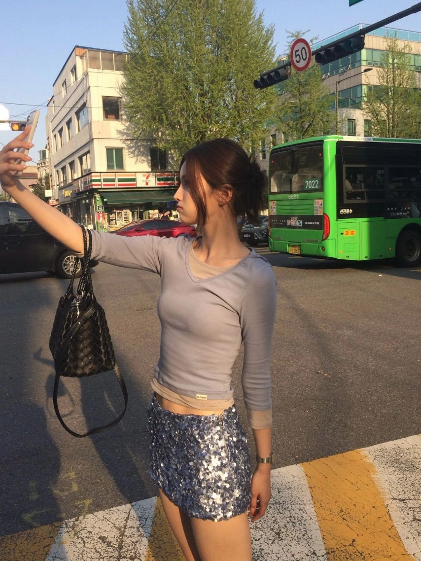 치어리더 김정원 허리 라인 죽이는 반짝이는 초미니 스커트