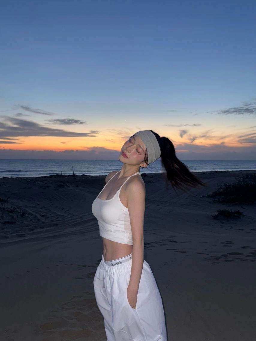 치어리더 김나연 가슴 끈나시 CK 팬티 밴드