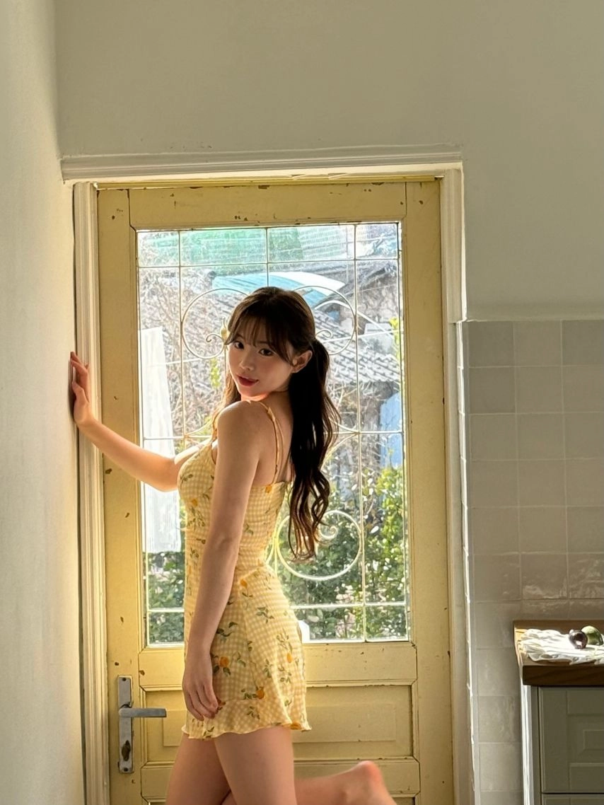 치어리더 김나연 허벅지 사복 노란 끈나시