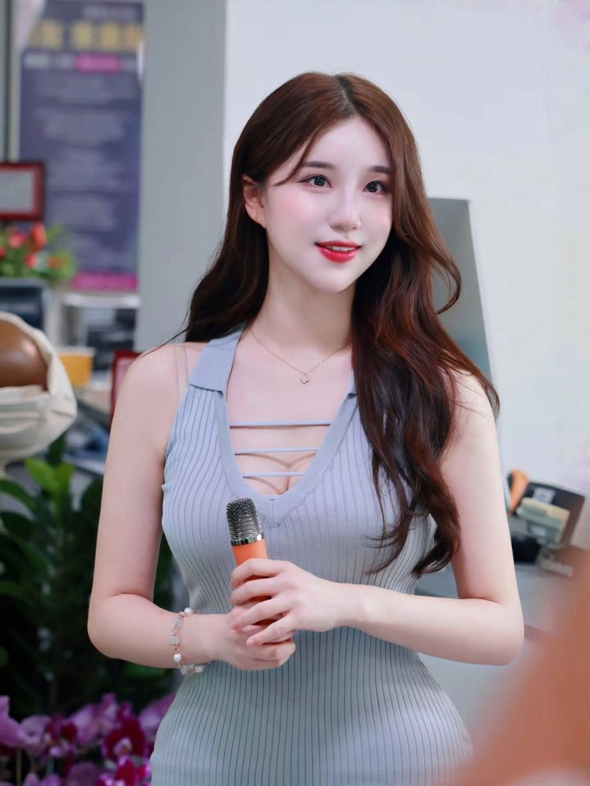 치어리더 김현영 가슴골 밀착 미시룩 골지 나시