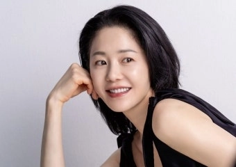 고현정, 55세 맞아? 시선 압도한 ‘뼈말라’ 몸매 화제
