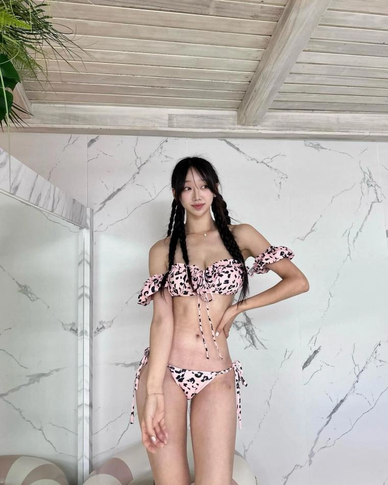 치어리더 허수미 꿀벅지 튜브탑 프릴 비키니 몸매