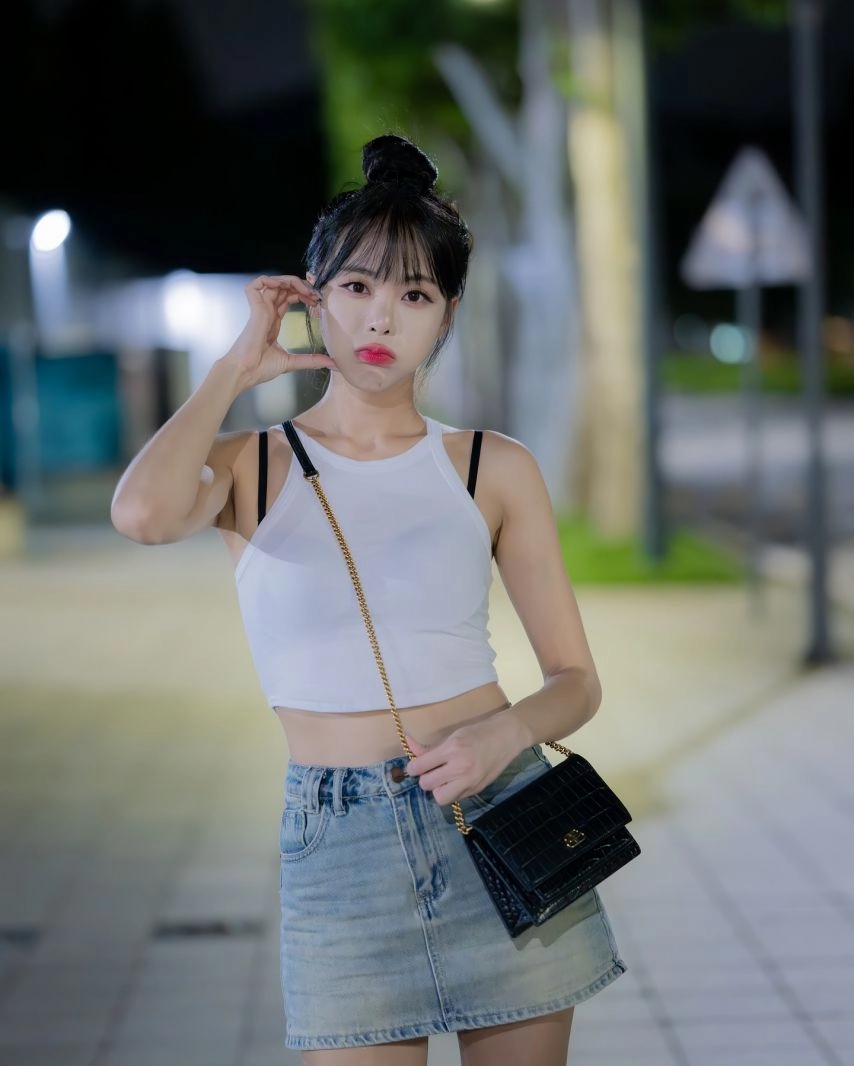 치어리더 차영현 가슴 크롭 흰나시 블랙브라 청치마
