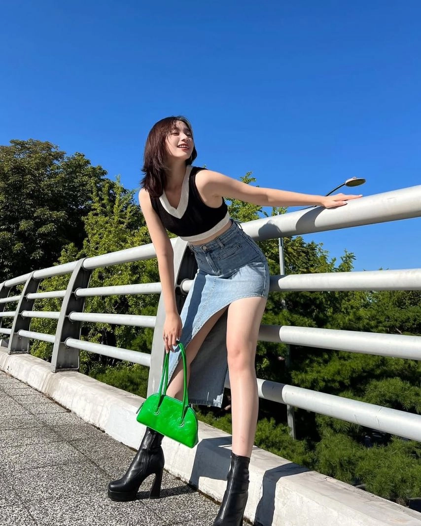 치어리더 하지원 꿀벅지 사복 옆트임 청치마 각선미