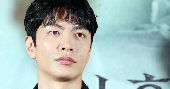이민기. 결국 고개 숙였다…'탈세 의혹'