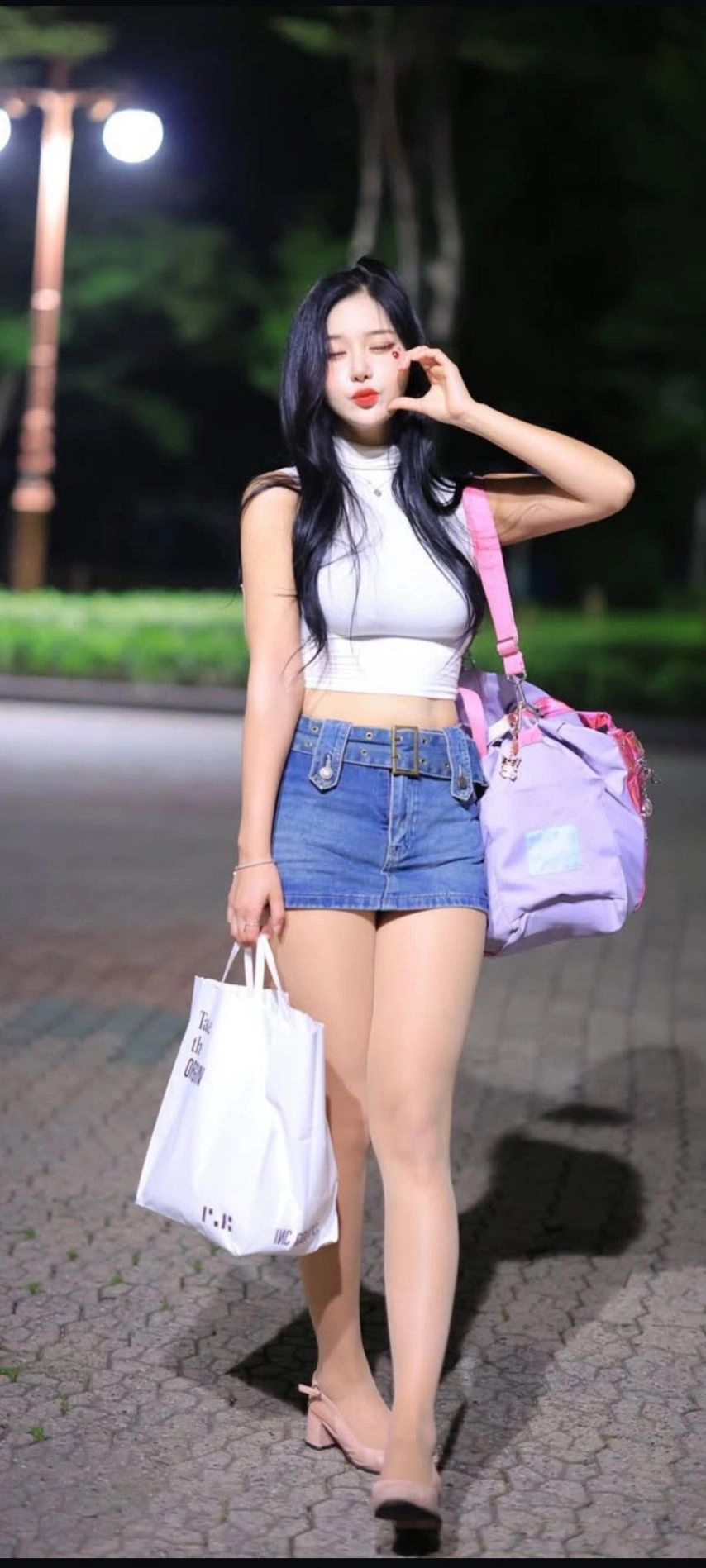 치어리더 유세리 가슴 아래가 접히는 밀착 흰티