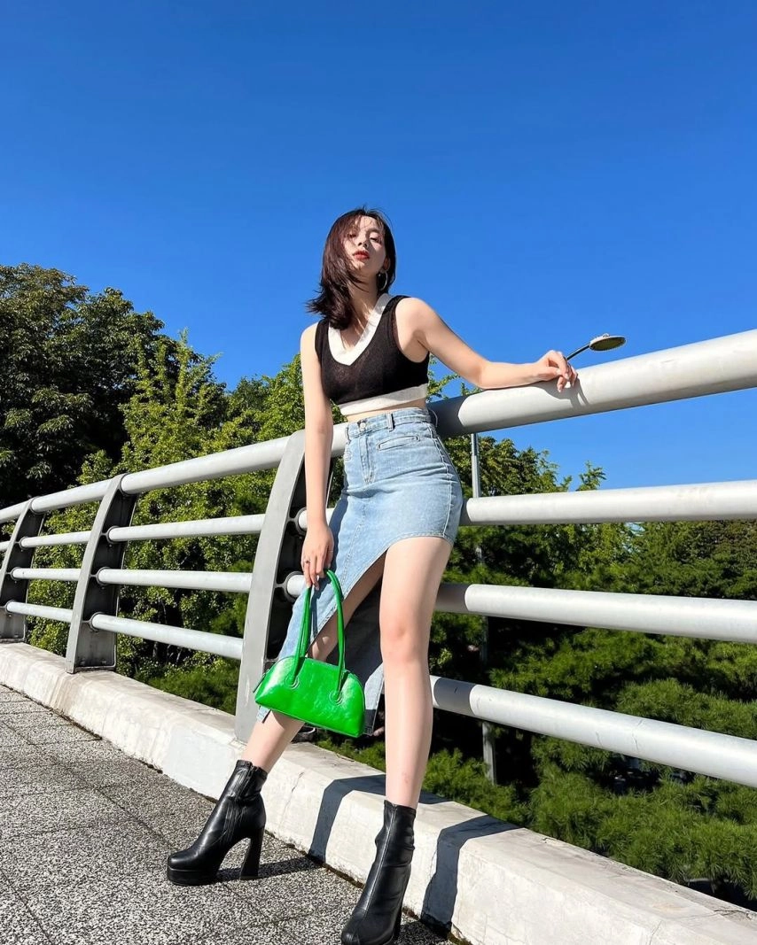 치어리더 하지원 꿀벅지 사복 옆트임 청치마 각선미