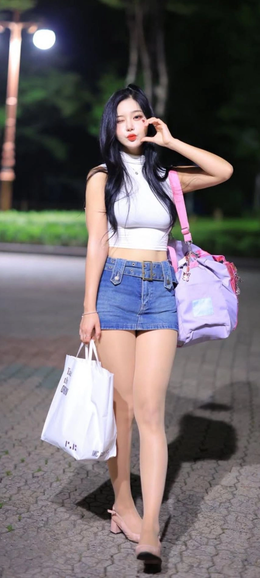 치어리더 유세리 가슴 아래가 접히는 밀착 흰티