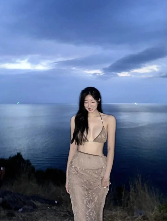 치어리더 안지현 가슴골 끈 비키니 완벽한 몸매