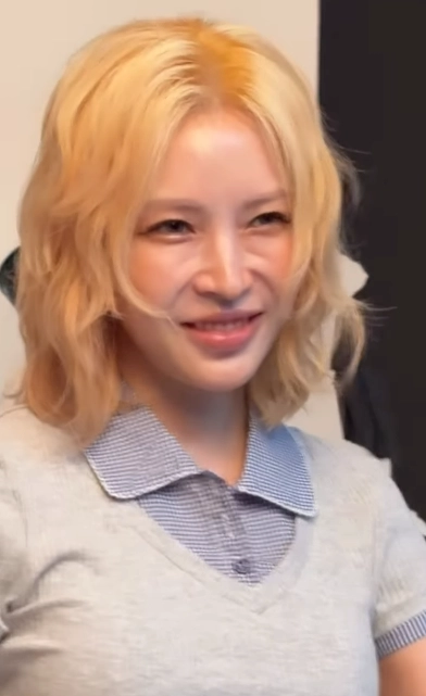 보아, 몰라보게 달라졌네…SM 떠나 금발 변신