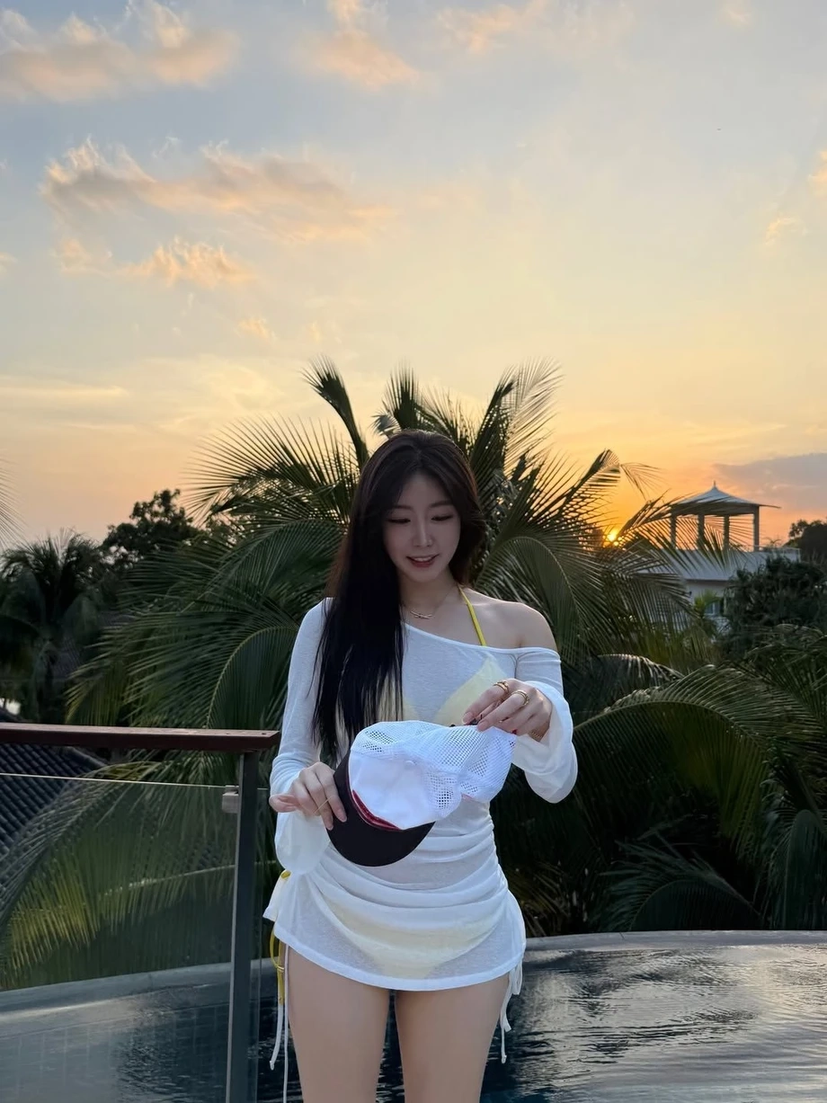 치어리더 안지현 엉벅지 시스루 흰티 노란 비키니 뒤태