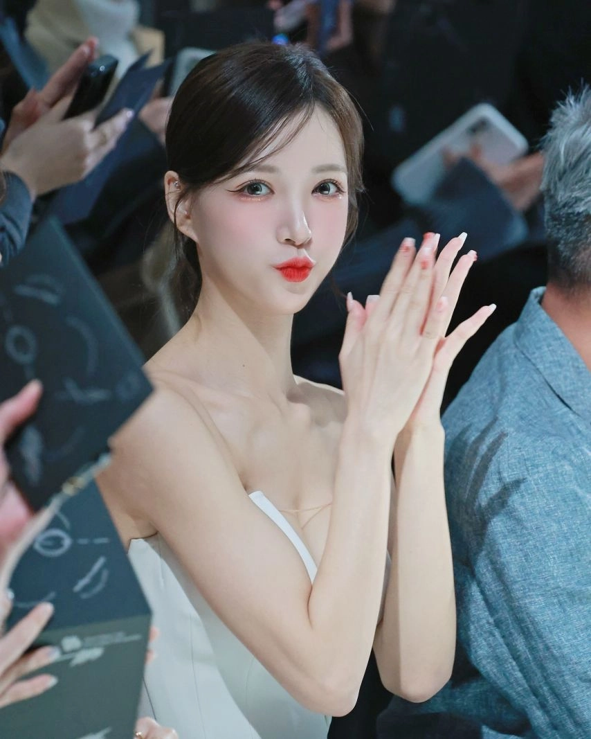 치어리더 이호정 가슴골 드레스 아이돌급 미모