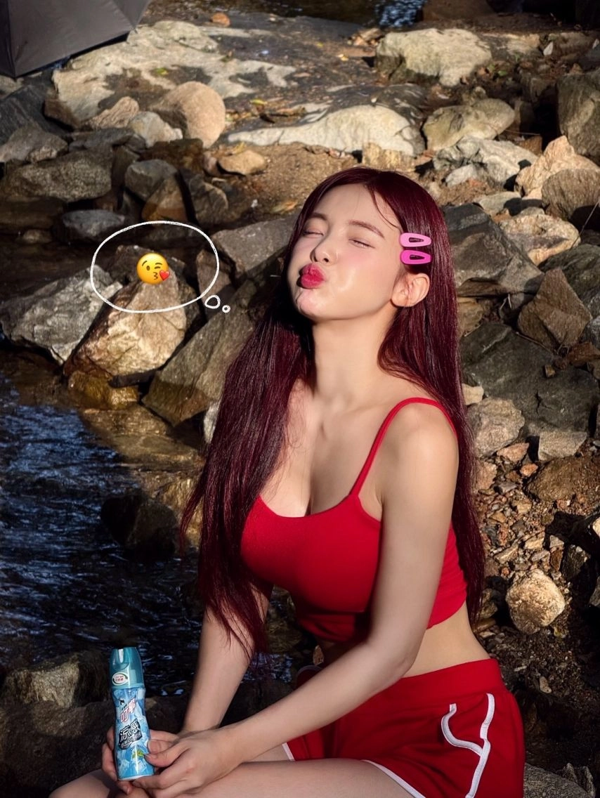 치어리더 이다혜 꿀벅지 계곡에서 레드 끈나시 돌핀팬츠