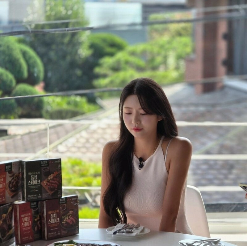 치어리더 김이서 사복 스테이크 광고 촬영 인별