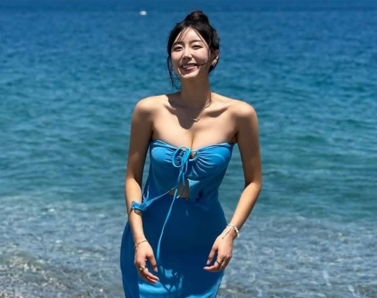 치어리더 안지현 가슴골 오프솔더 드레스 완벽한 몸매