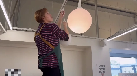 ‘주사이모 논란’ 입짧은햇님, 파주 애견카페 사장 됐다
