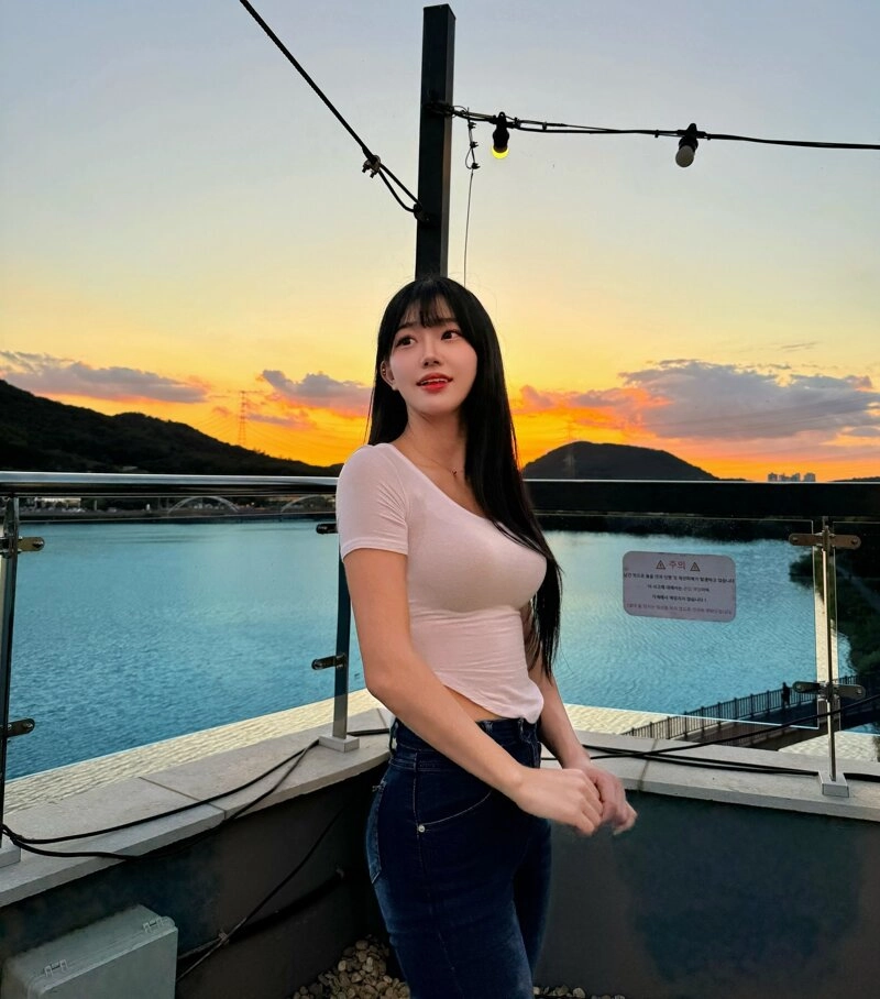 치어리더 조다정 가슴 봉긋 사복입고 셀카 미모