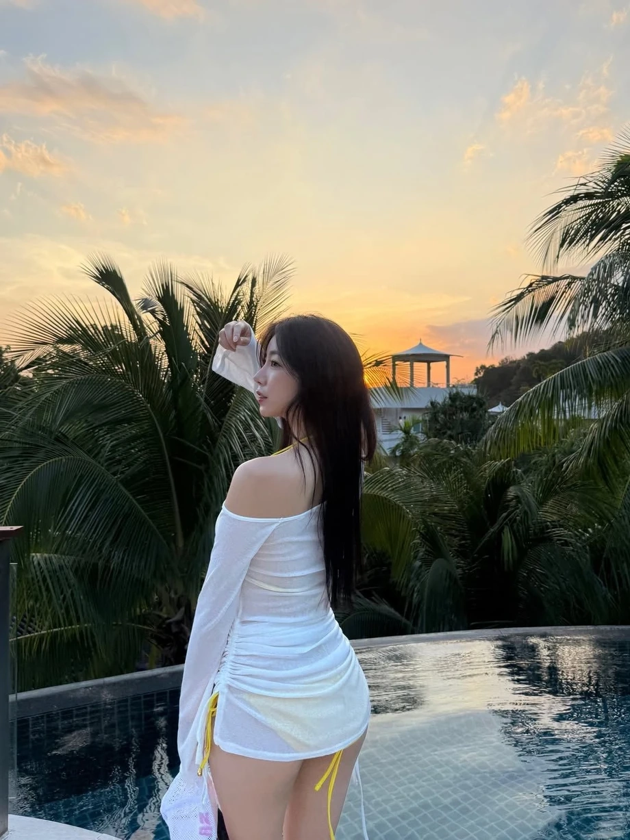 치어리더 안지현 엉벅지 시스루 흰티 노란 비키니 뒤태