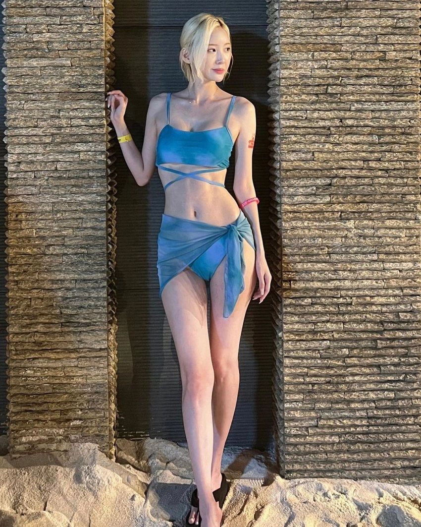 치어리더 서현숙 가슴골 하늘색 하이레그 비키니 매끈한 왁싱라인