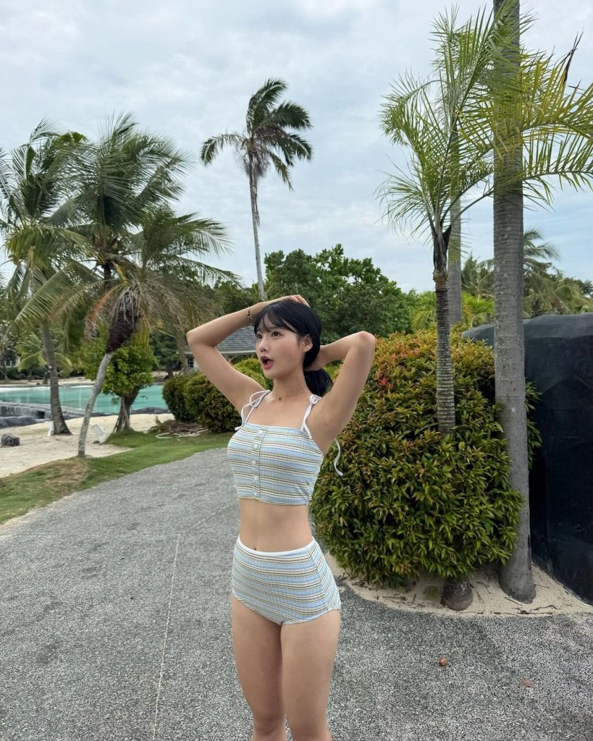 치어리더 최홍라 꿀벅지 보수적인 비키니 수영복 몸매