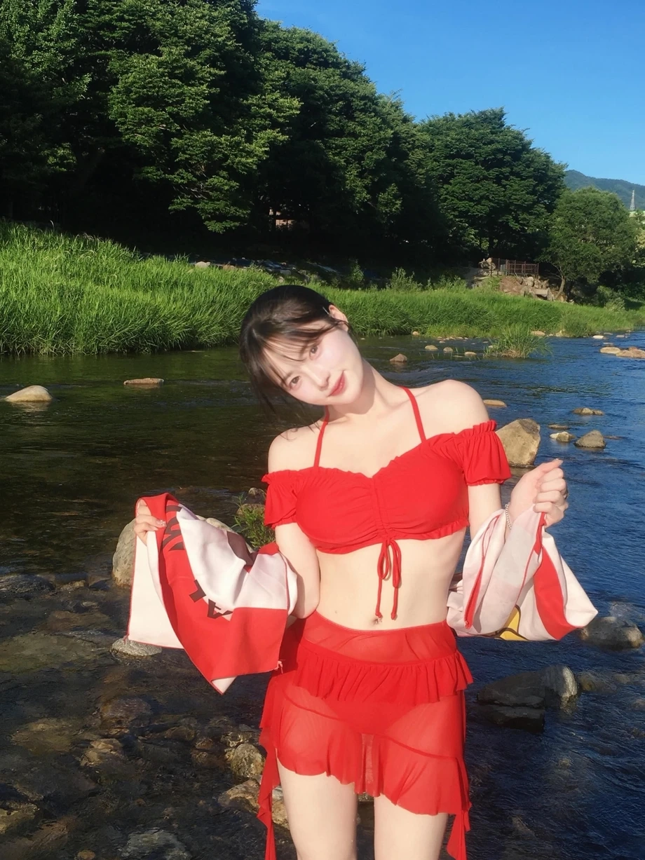 치어리더 박민서 야꼽 계곡에서 빨간 프릴 비키니