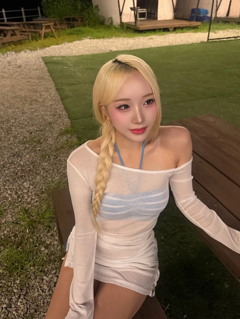 치어리더 박성은 가슴골 시스루 흰티속 파란 비키니