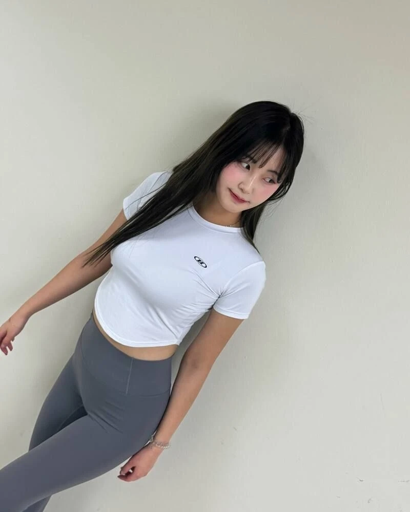 치어리더 김한솔 가슴 봉긋 흰티 레깅스