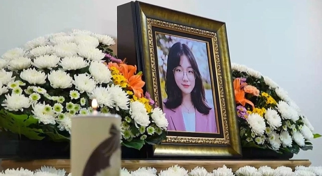 생활고에 무빈소 장례…'배그 부부' 남편, 35일만 다시 상주 섰다 '눈물'