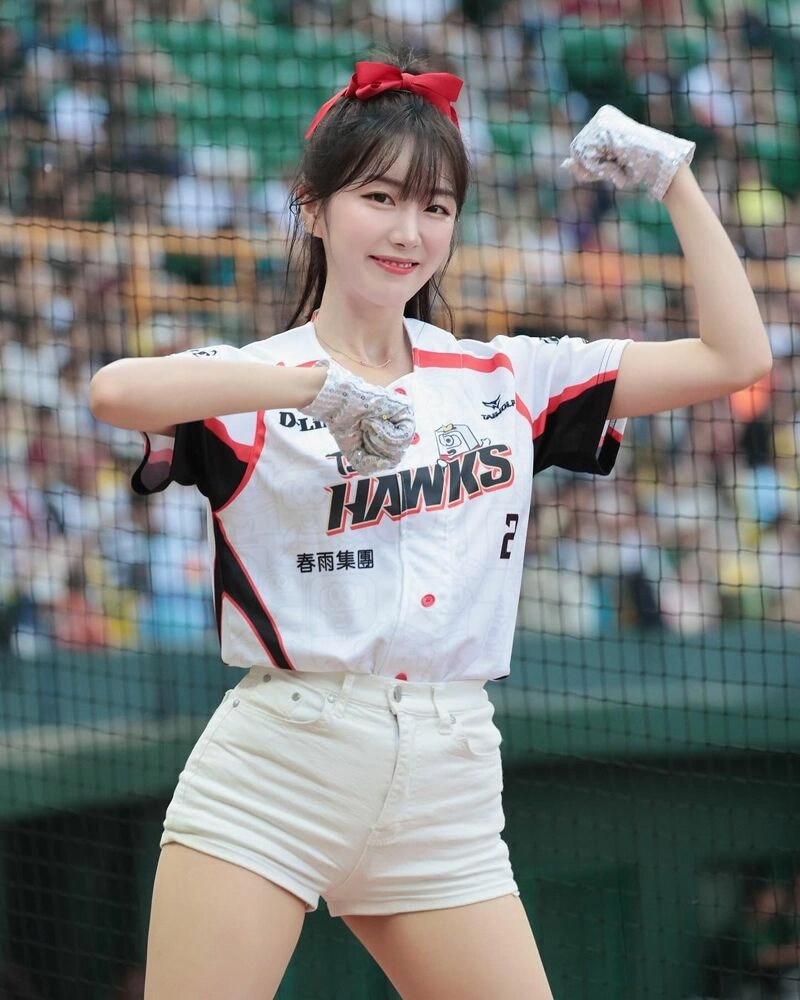 치어리더 안지현 허벅지 대만무대 야구장의 여신